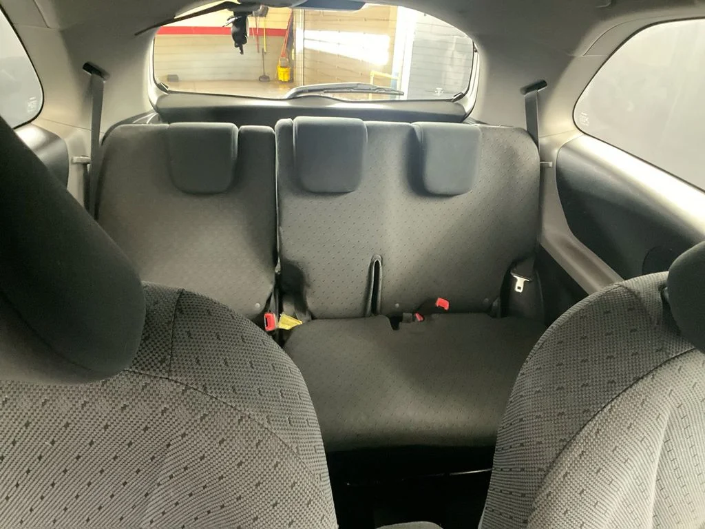 Used 2009 Polar White Toyota Base image 29