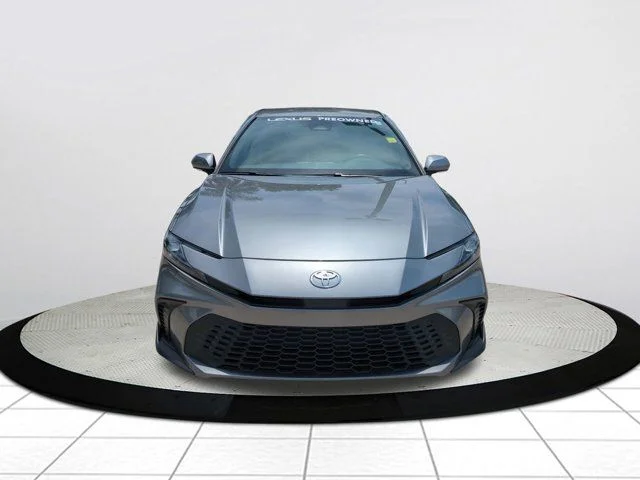 Used 2025  Toyota SE image 8