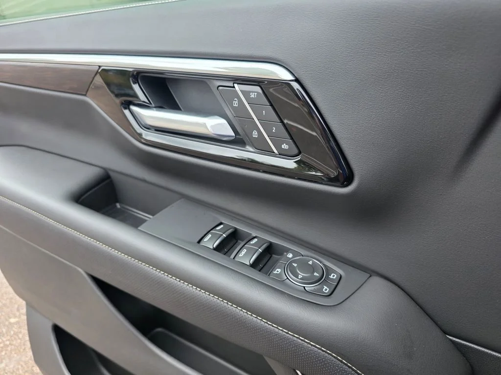 2025 Chevrolet Suburban Premier - Photo 14