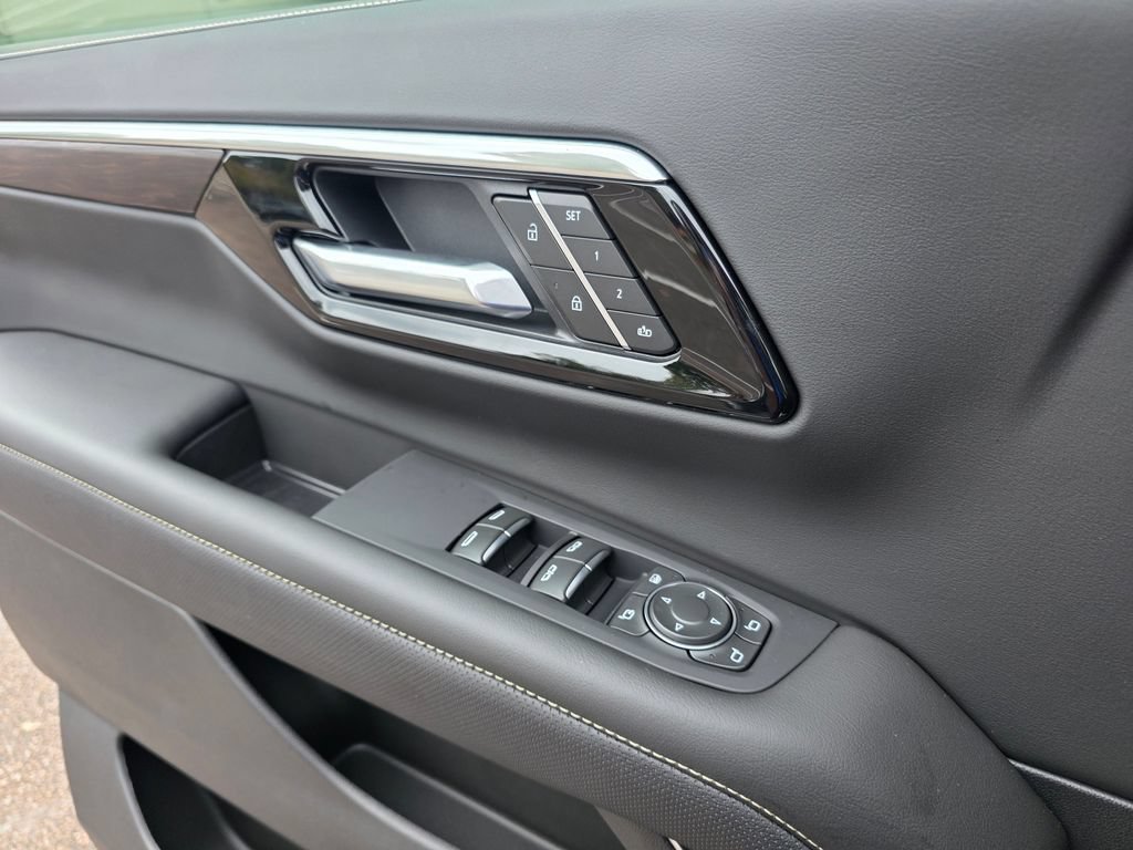 2025 Chevrolet Suburban Premier - Photo 14
