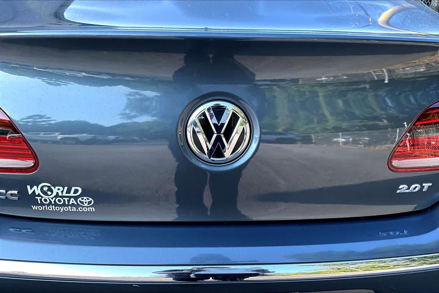 Used 2014 Island Gray Metallic Volkswagen Sport image 31