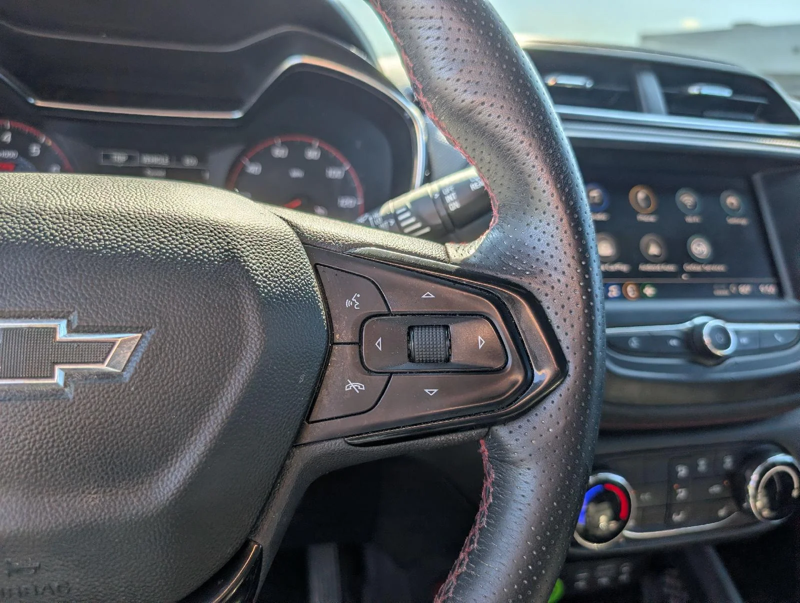 Used 2022 Mosaic Black Metallic Chevrolet RS image 18