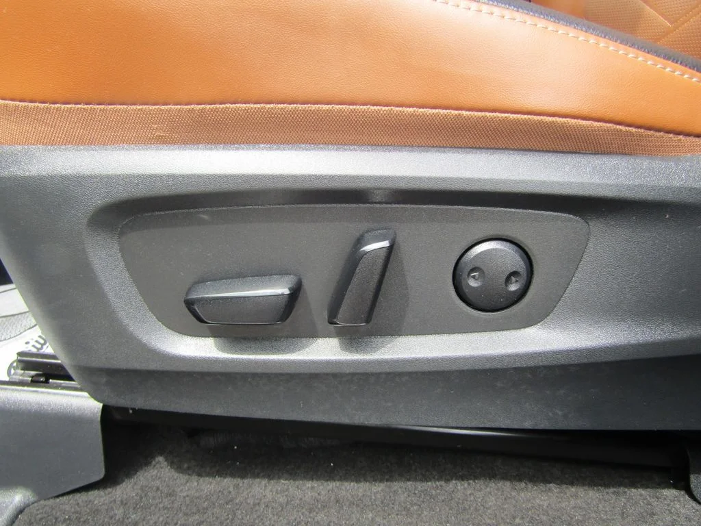 Used 2025 Obsidian Green Pearl Nissan Platinum image 23