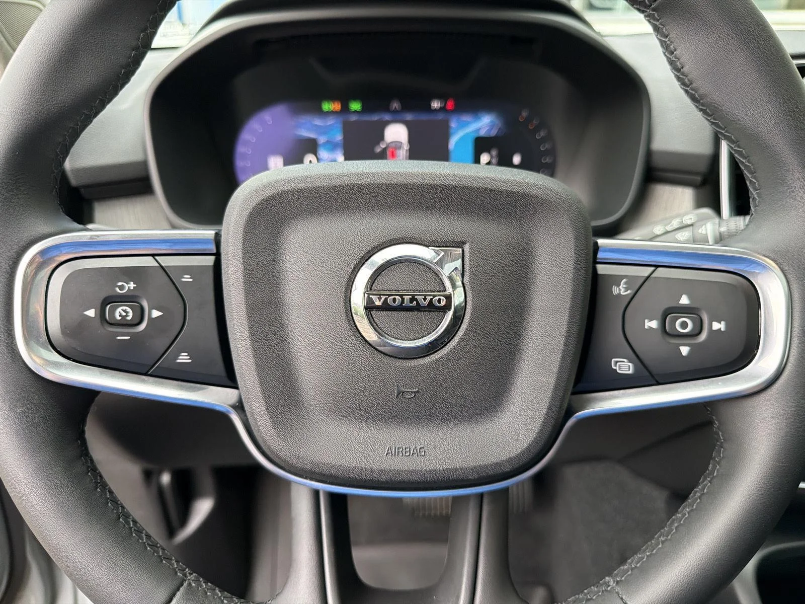 Used 2024 Vapor Grey Metallic Volvo Ultimate Bright Theme image 22