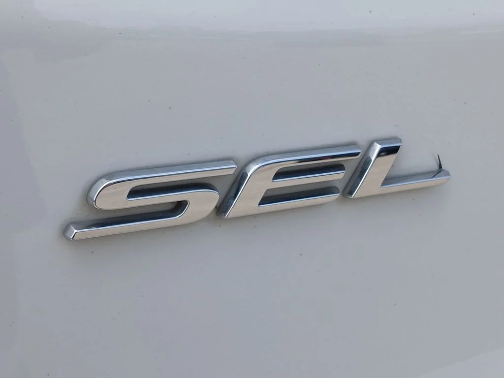 Used 2022 White Ford SEL image 21