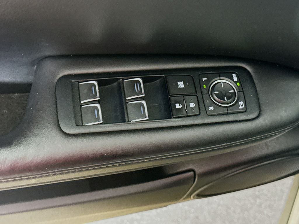 Used 2017 Eminent White Pearl Lexus Base image 18