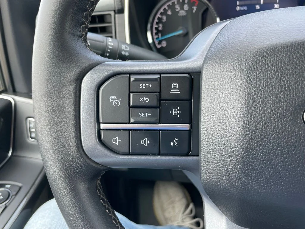 Used 2023 Black Ford XLT image 25