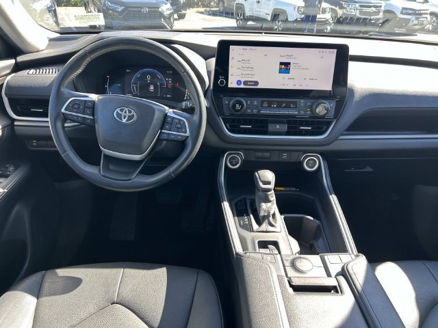 Used 2024 White Toyota XLE image 17