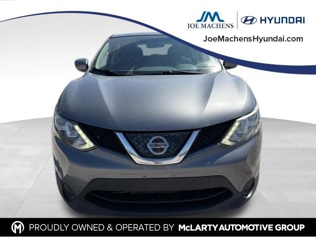 Used 2018 Gray Nissan S image 3