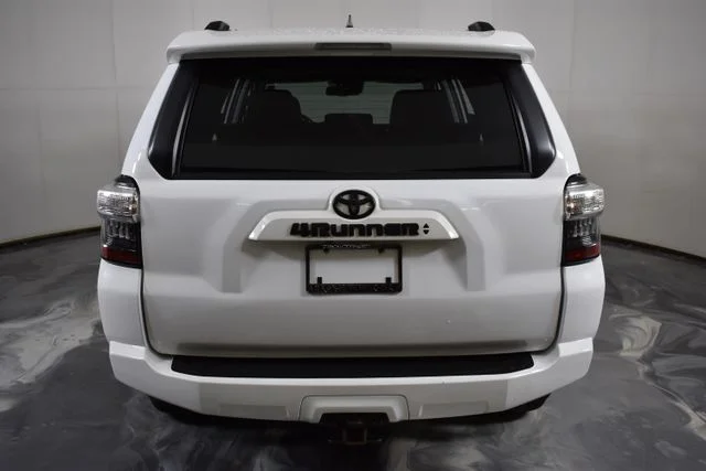 Used 2022 White Toyota SR5 Premium image 9