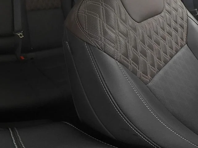 Used 2025 Silver Nissan Platinum image 36