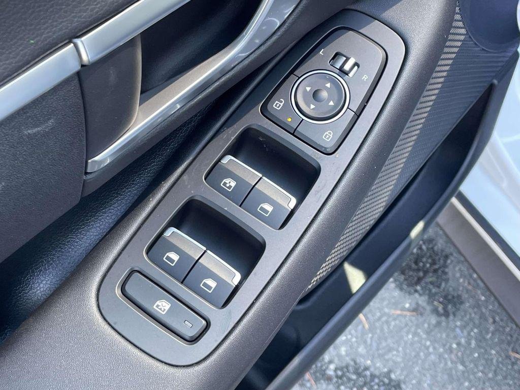 New 2026 White Hyundai SE image 14
