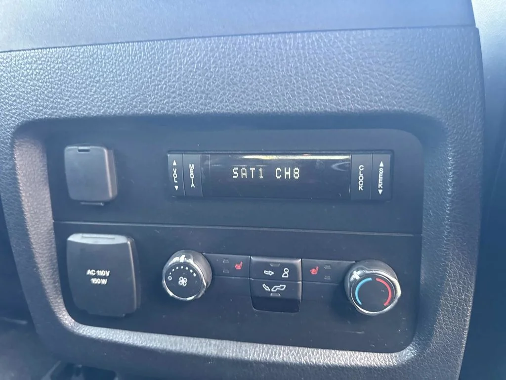 Used 2017 White Lincoln Select image 25