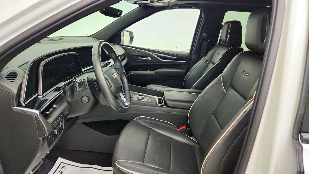 Used 2022 Crystal White Tricoat Cadillac Sport 4WD w/ Touring Pkg & Sport Performance Pkg image 21