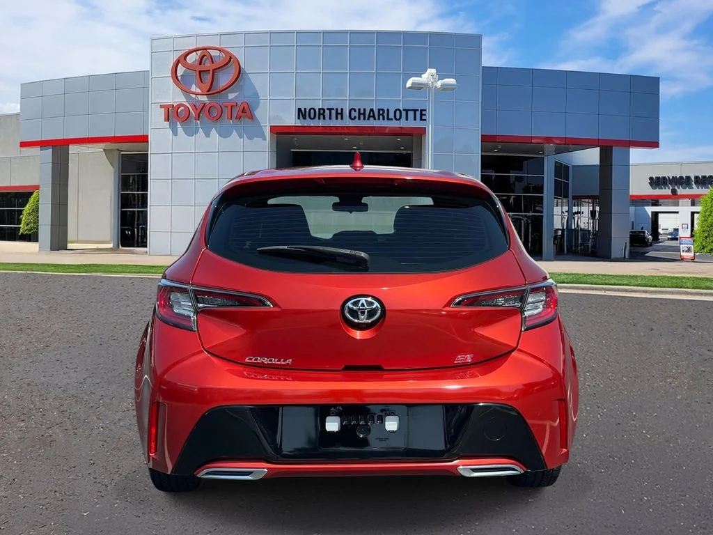 Used 2019  Toyota SE image 6