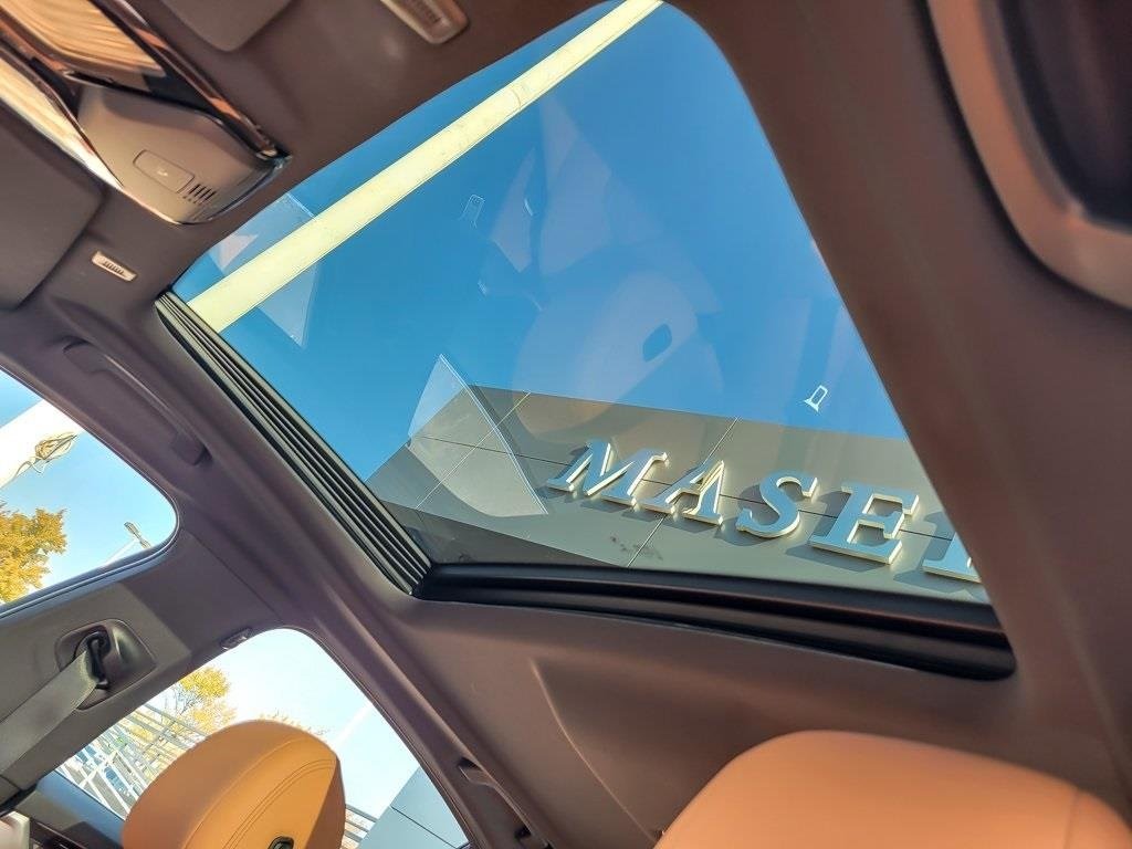 2023 BMW 530E - Image 9