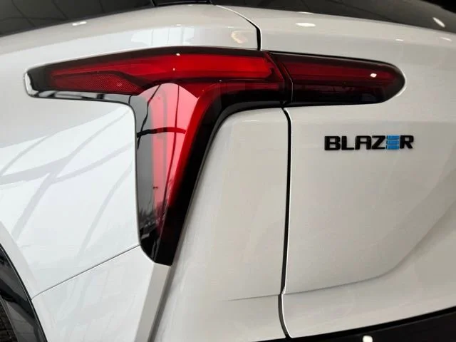 New 2025 Iridescent Pearl Tricoat Chevrolet RS image 18