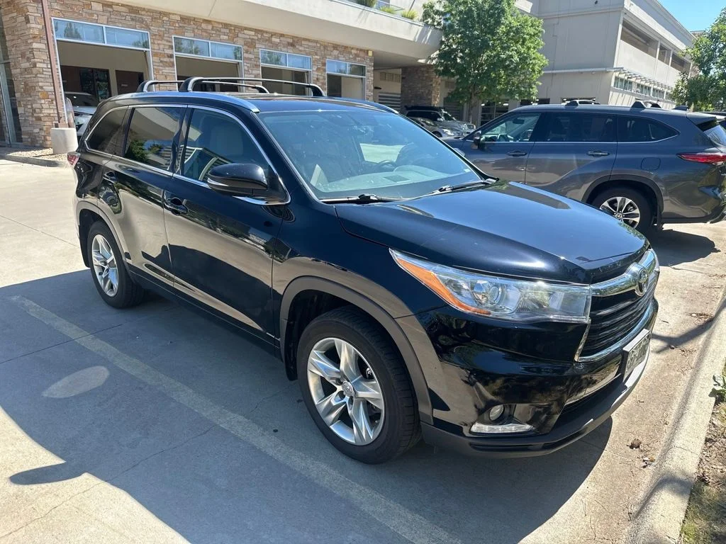 Used 2015 Black Toyota Limited image 2