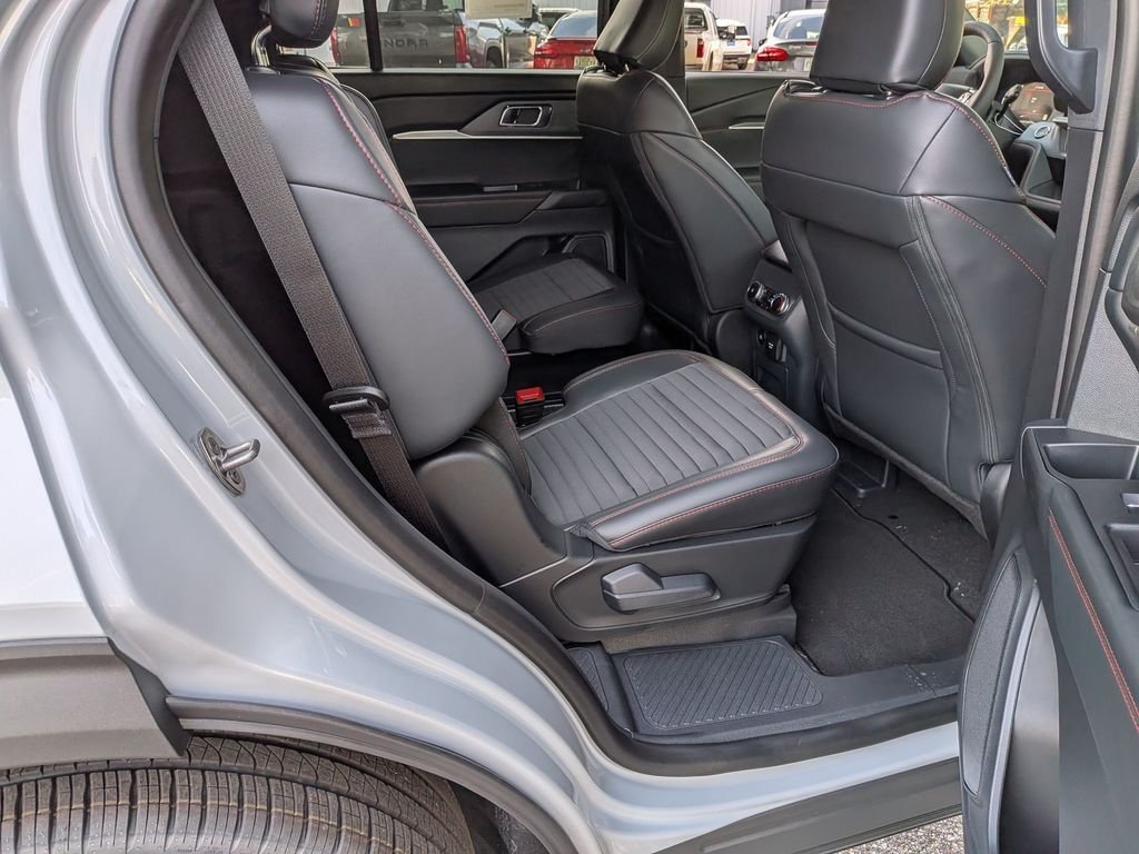 New 2026 Space White Metallic Ford ST-Line image 33