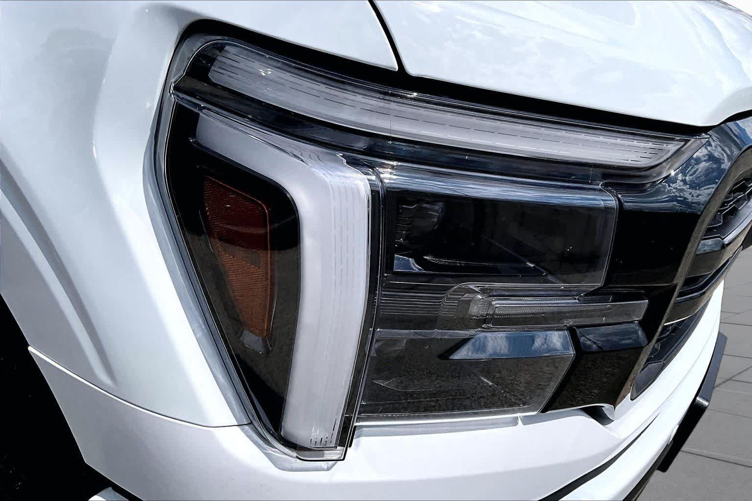 Used 2025 Oxford White Ford LARIAT image 29
