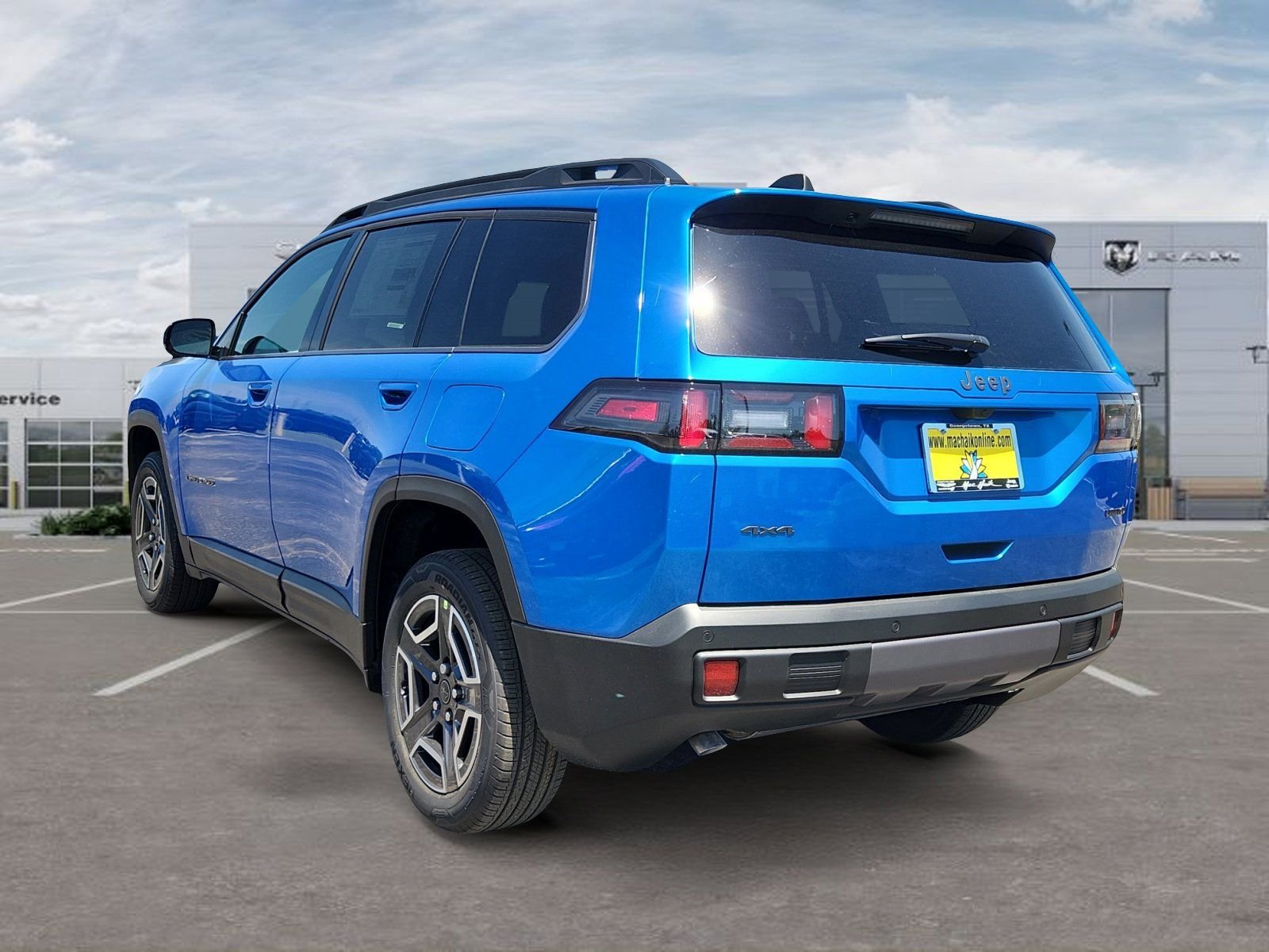 New 2026 Hydro Blue Pearl-Coat Exterior Paint Jeep Limited image 3
