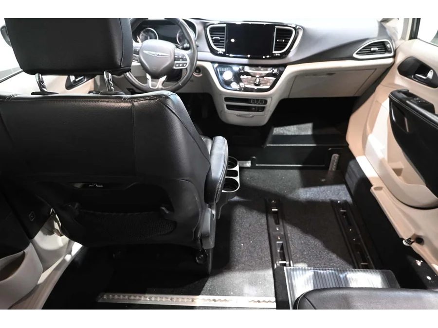 Used 2022 GRAY Chrysler Touring L Mobility Handicap Van image 21
