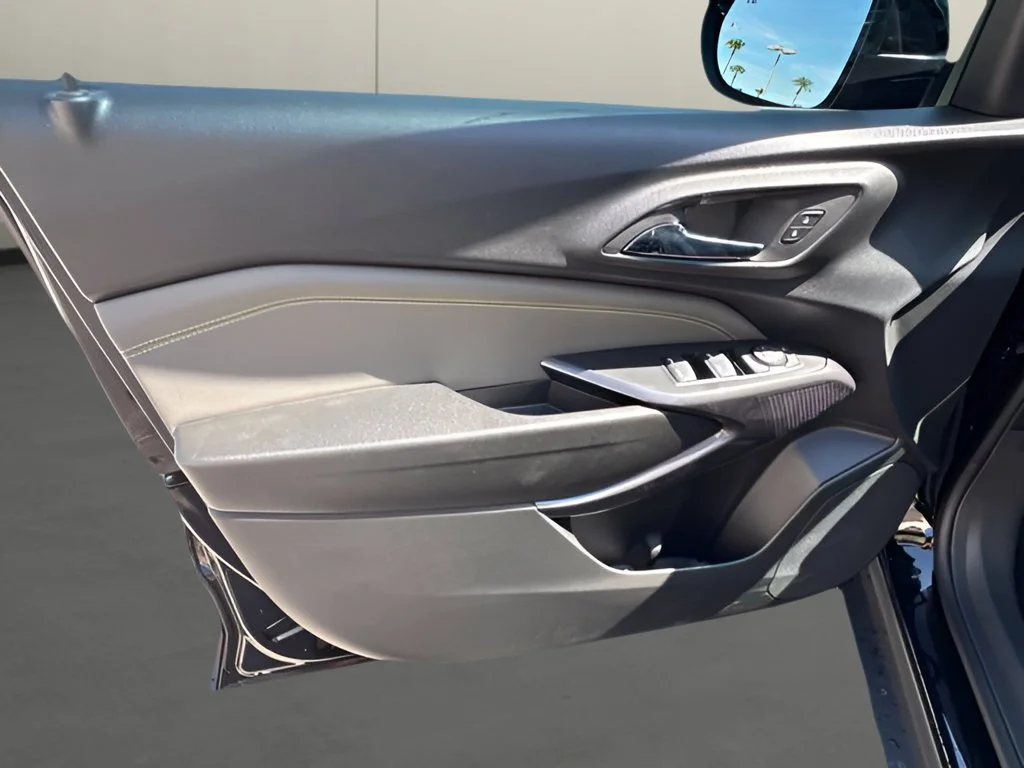 New 2026 Mosaic Black Metallic Chevrolet ACTIV image 9