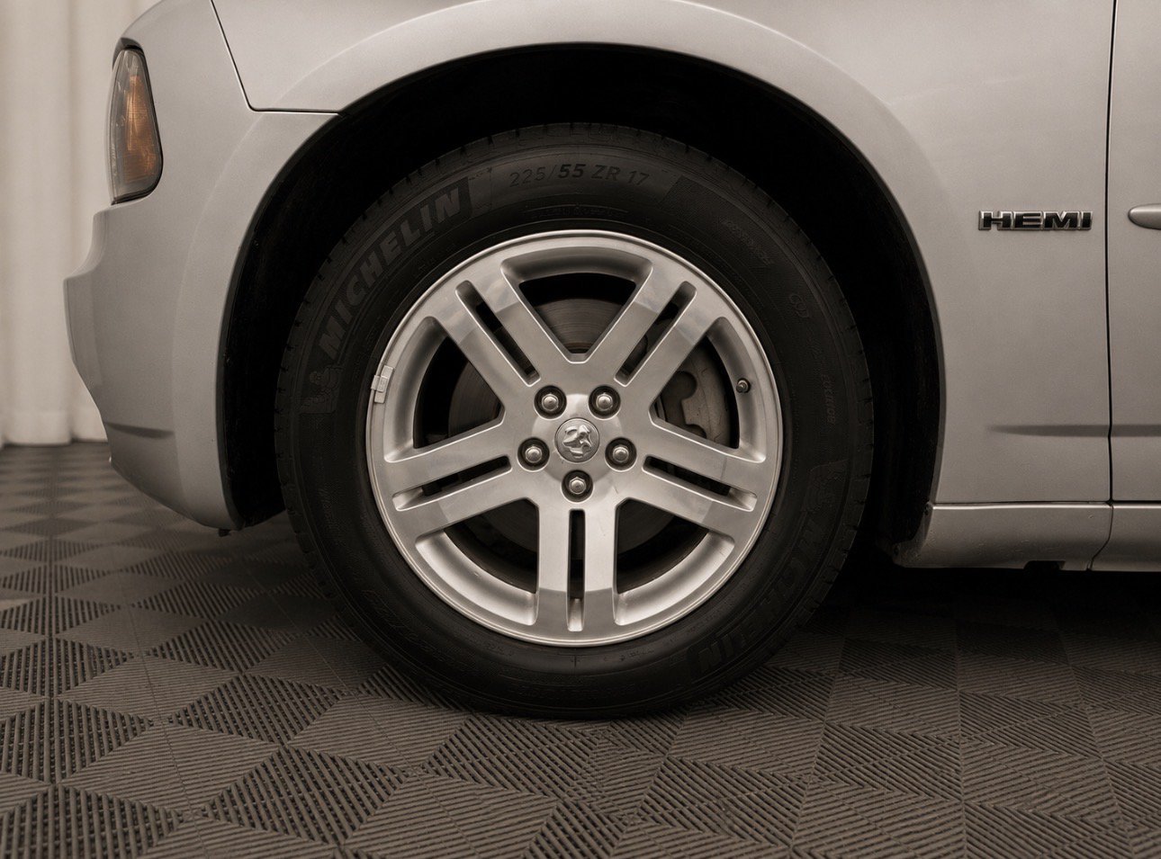 Used 2006  Dodge R/T image 9