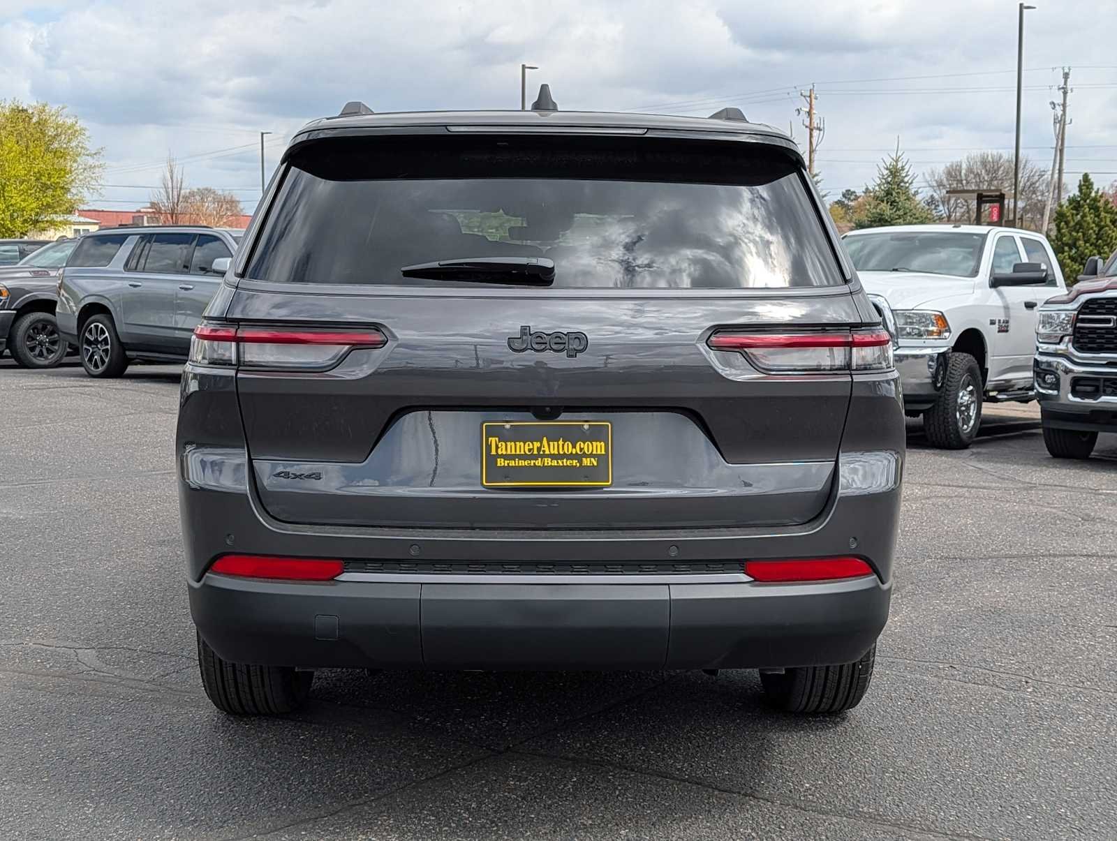 New 2026 Baltic Gray Metallic Clear-Coat Exterior Paint Jeep Laredo Altitude image 6
