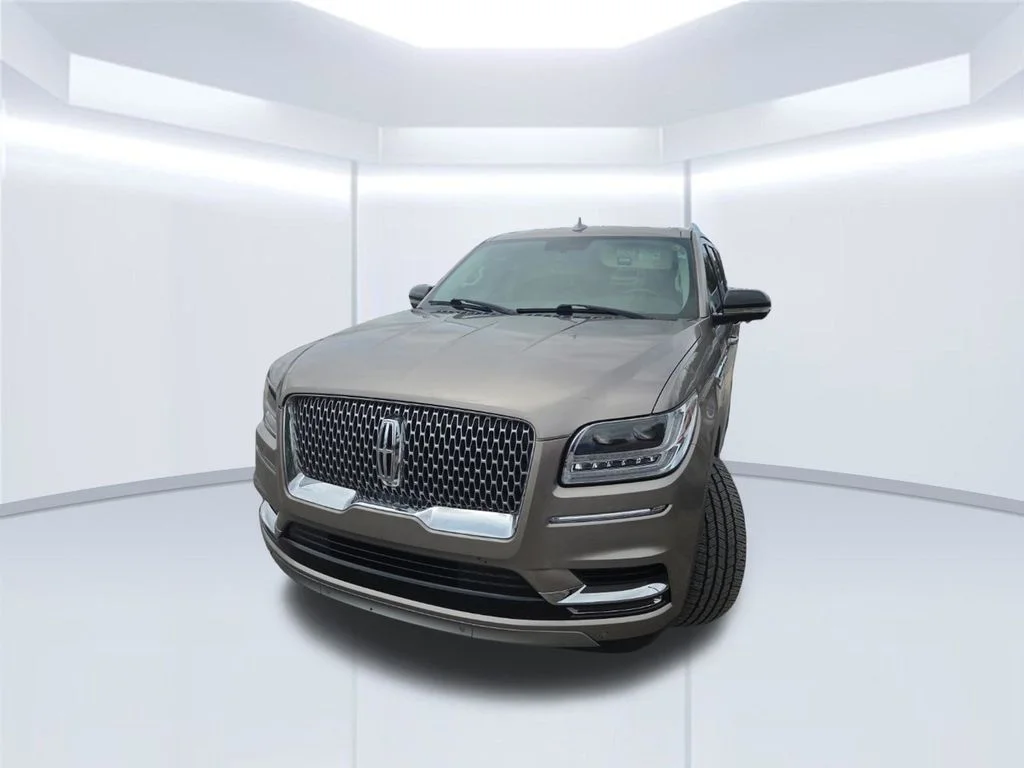 Used 2019 Brown Lincoln Select image 2
