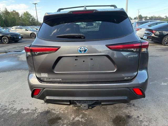 Used 2022 Gray Toyota XLE image 10
