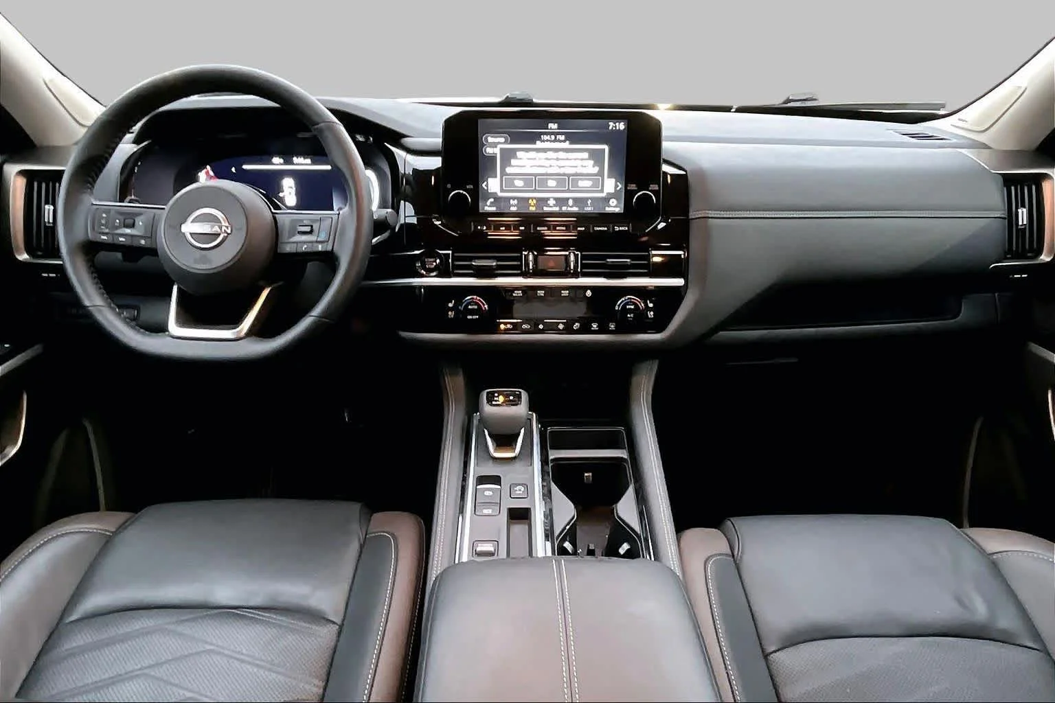 Used 2025 Everest White Pearl Tricoat Nissan Platinum image 16