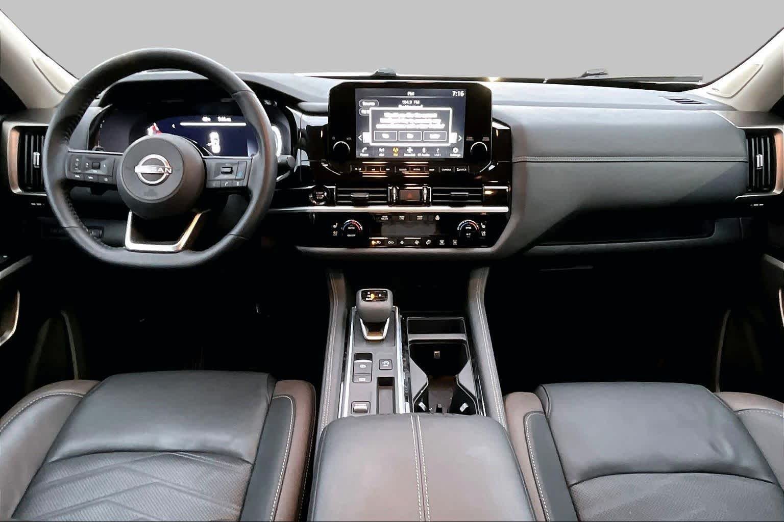Certified Used 2025 Everest White Pearl Tricoat Nissan Platinum image 14