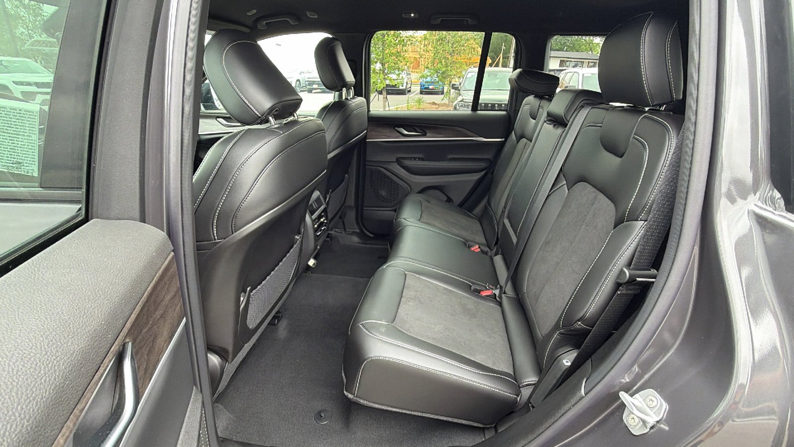 New 2026 Baltic Gray Metallic Clear-Coat Exterior Paint Jeep Laredo Altitude image 15