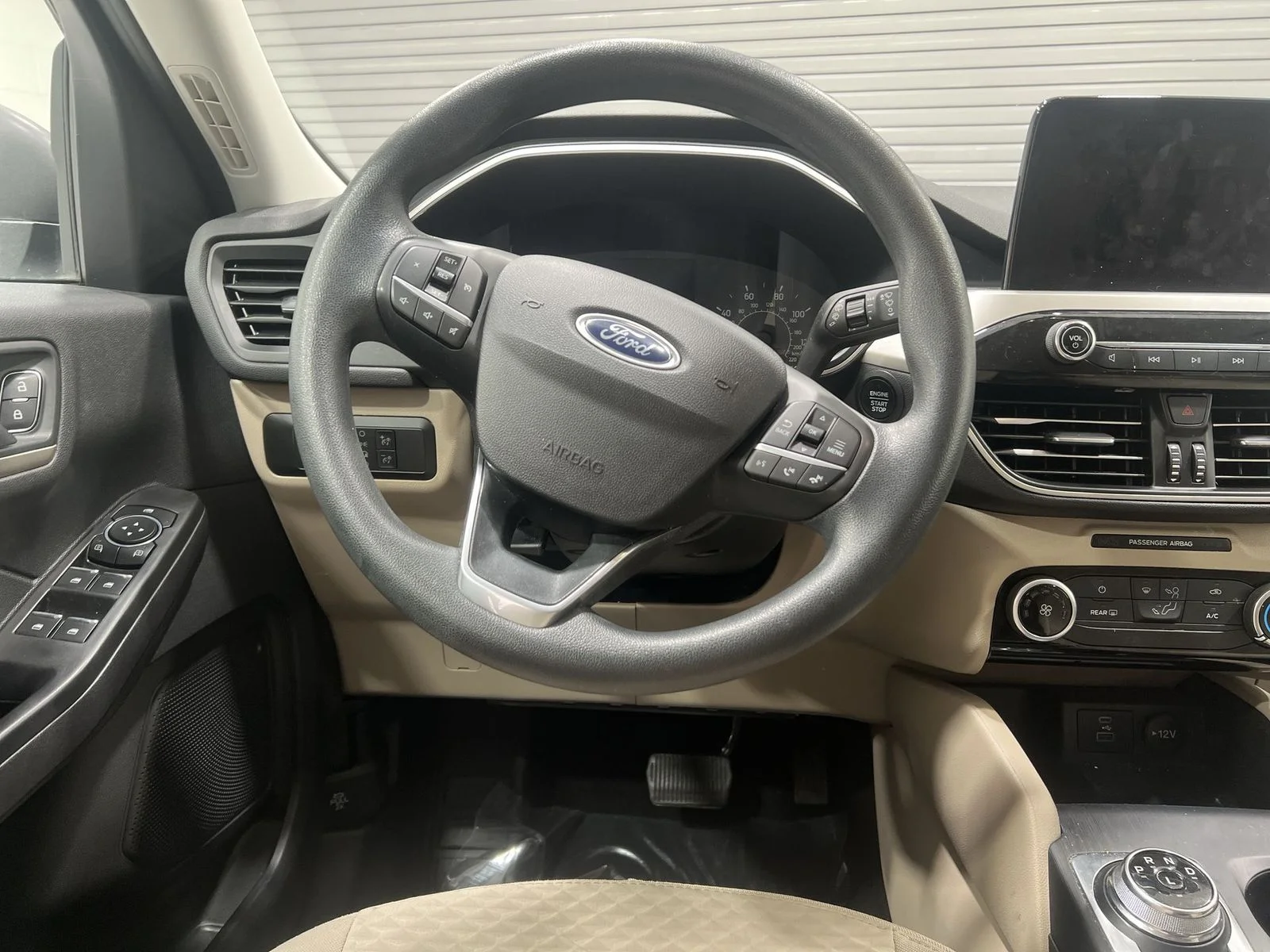 Used 2022 White Ford SE image 14