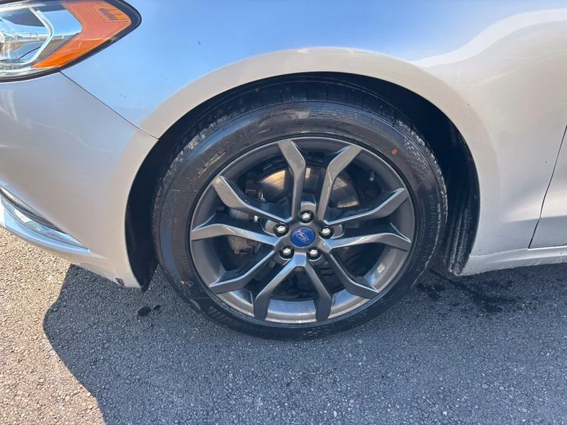 Used 2018 Silver Ford SE image 15
