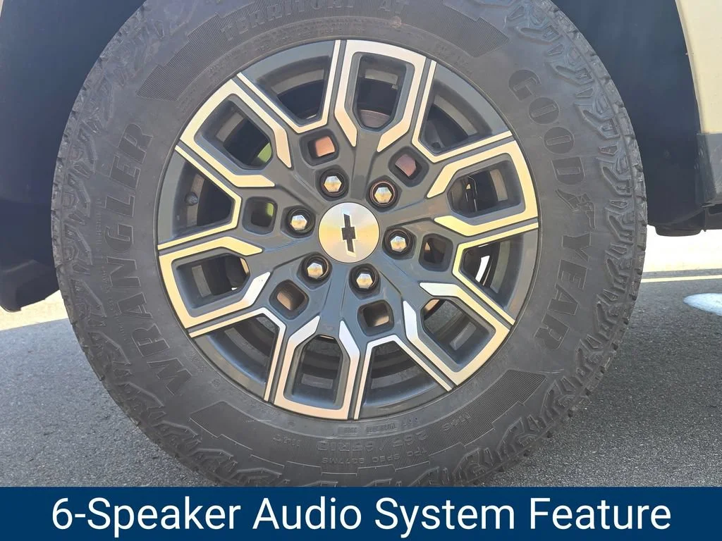Used 2023 Summit White Chevrolet Z71 image 10
