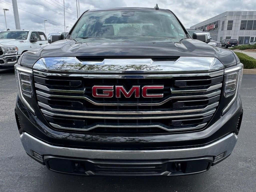 Used 2025 Black GMC SLT image 9