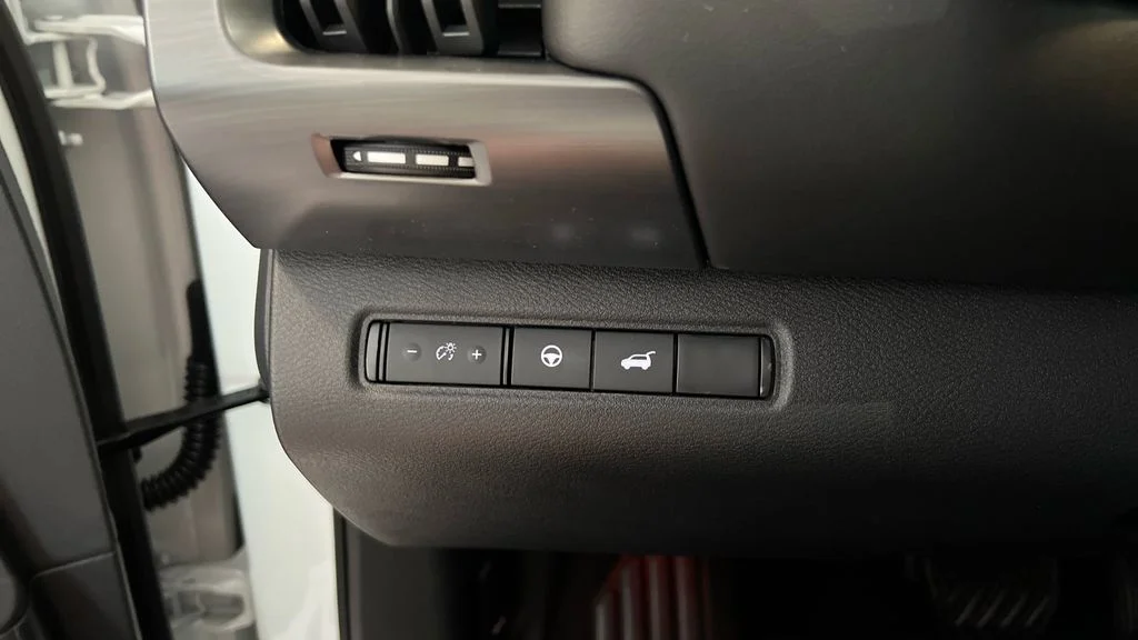 Used 2024 White Nissan SL image 22