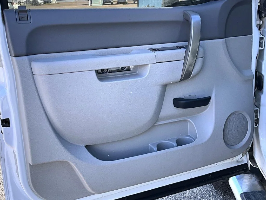 Used 2013 White Chevrolet Work Truck image 9