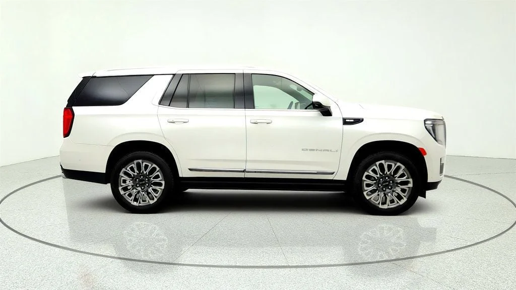 Used 2023 White Frost Tricoat GMC 4WD 4dr Denali Ultimate image 4