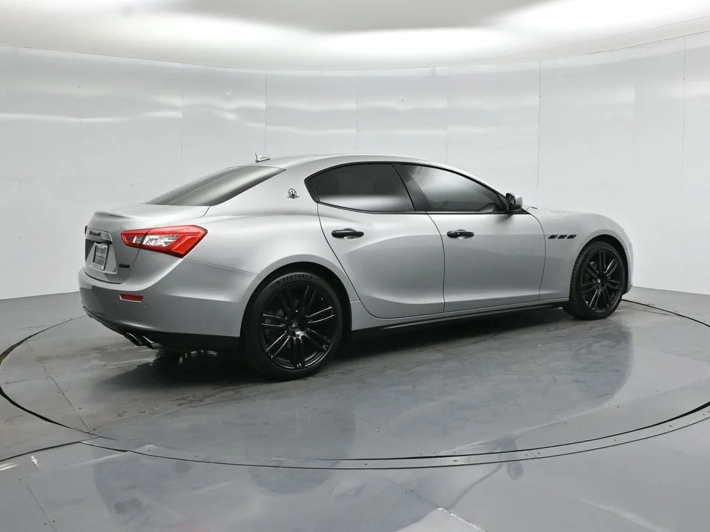 Used 2017 Silver Maserati Base image 23