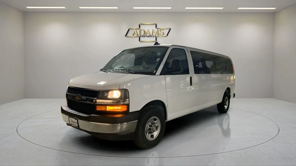 2025 Chevrolet Express 3500 LT Extended's photo