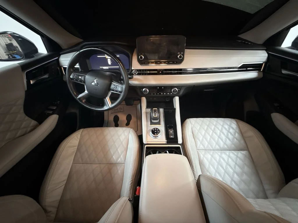 Used 2022  Mitsubishi SEL image 21