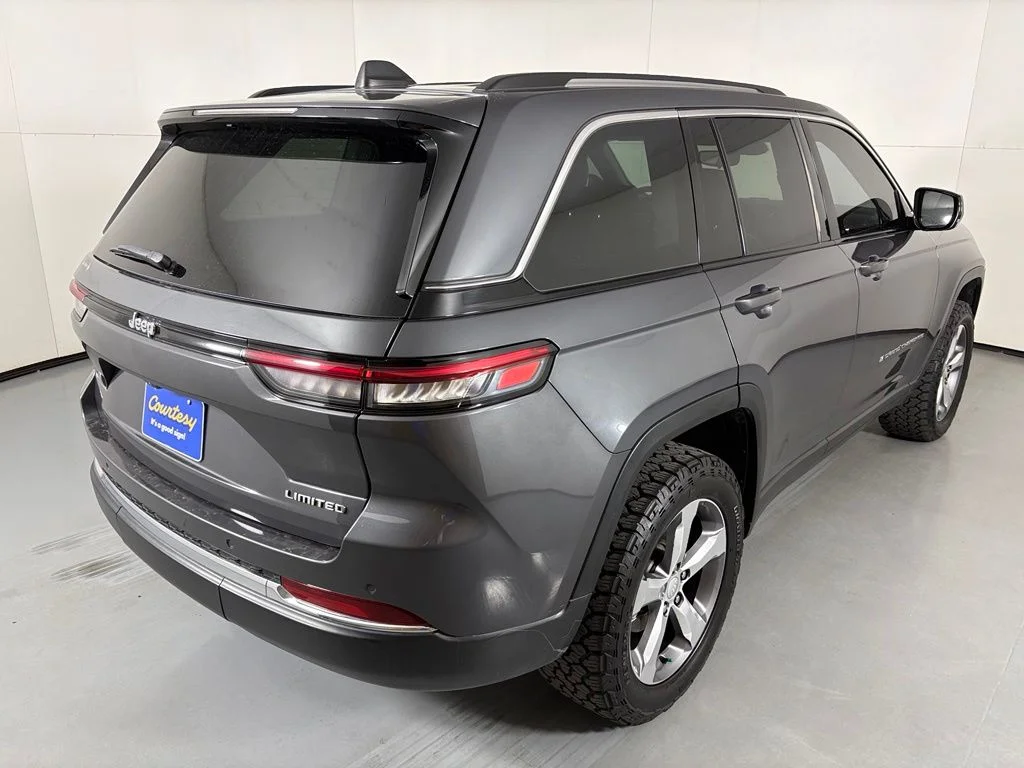 Used 2022 Gray Jeep Limited image 8