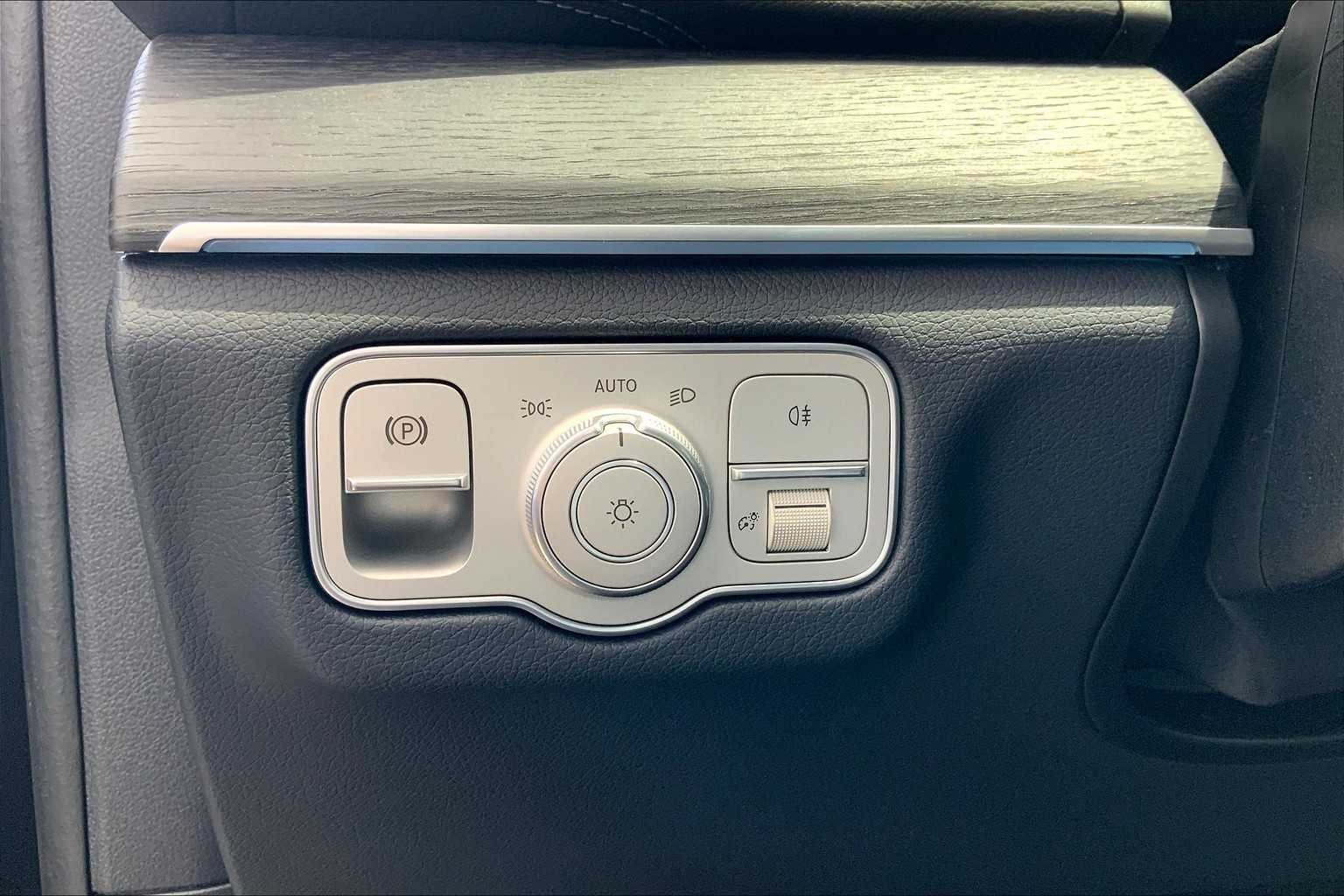 2025 Mercedes-Benz GLC Base - Photo 13