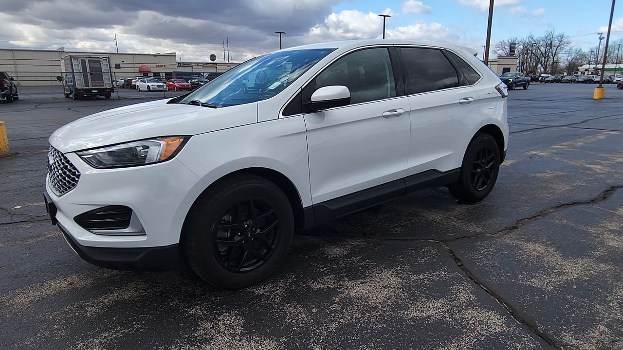 Used 2024 Oxford White Ford SEL image 4