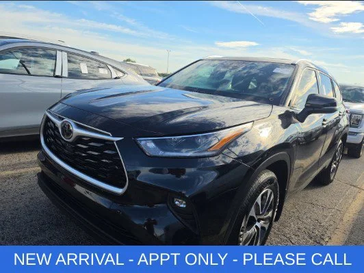 Used 2021 Black Toyota XLE image 1