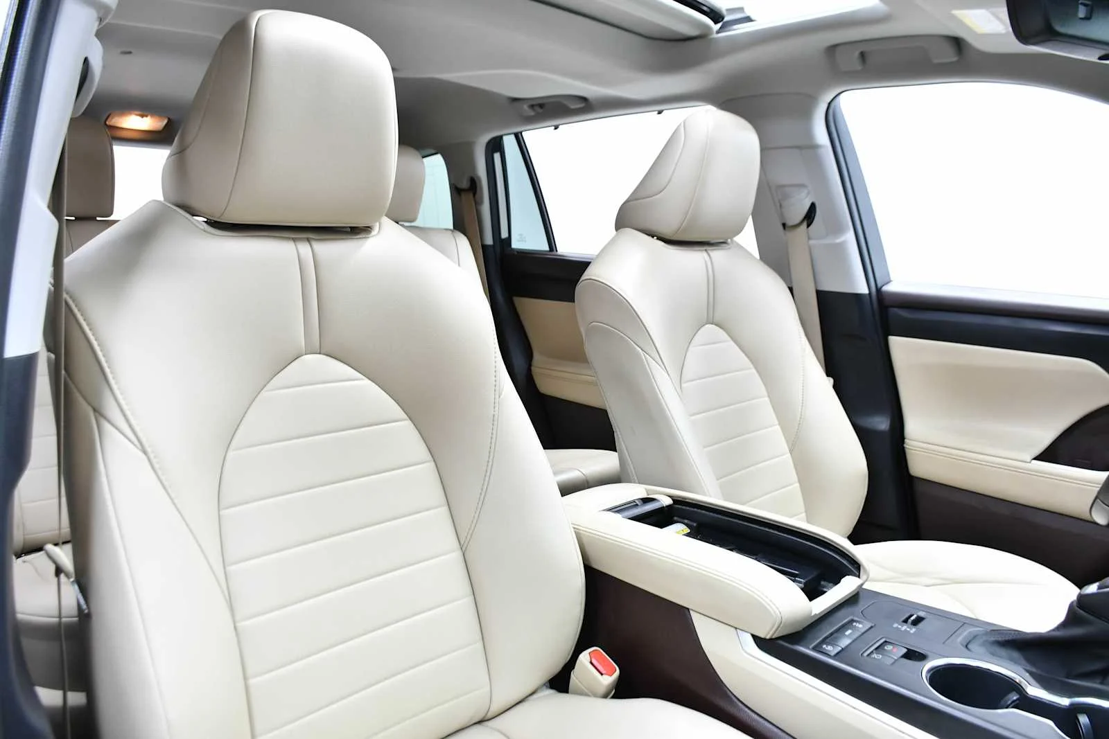 Used 2021 Blizzard Pearl Toyota XLE image 23