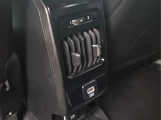 Used 2024  Jeep Latitude image 25